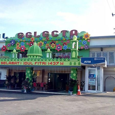 Hotel Selecta Бату Екстер'єр фото